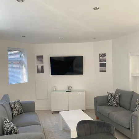 Spacious 2 Bedroom Apartment Liverpool Exterior photo