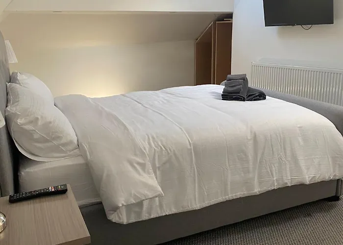 Spacious 2 Bedroom Apartment