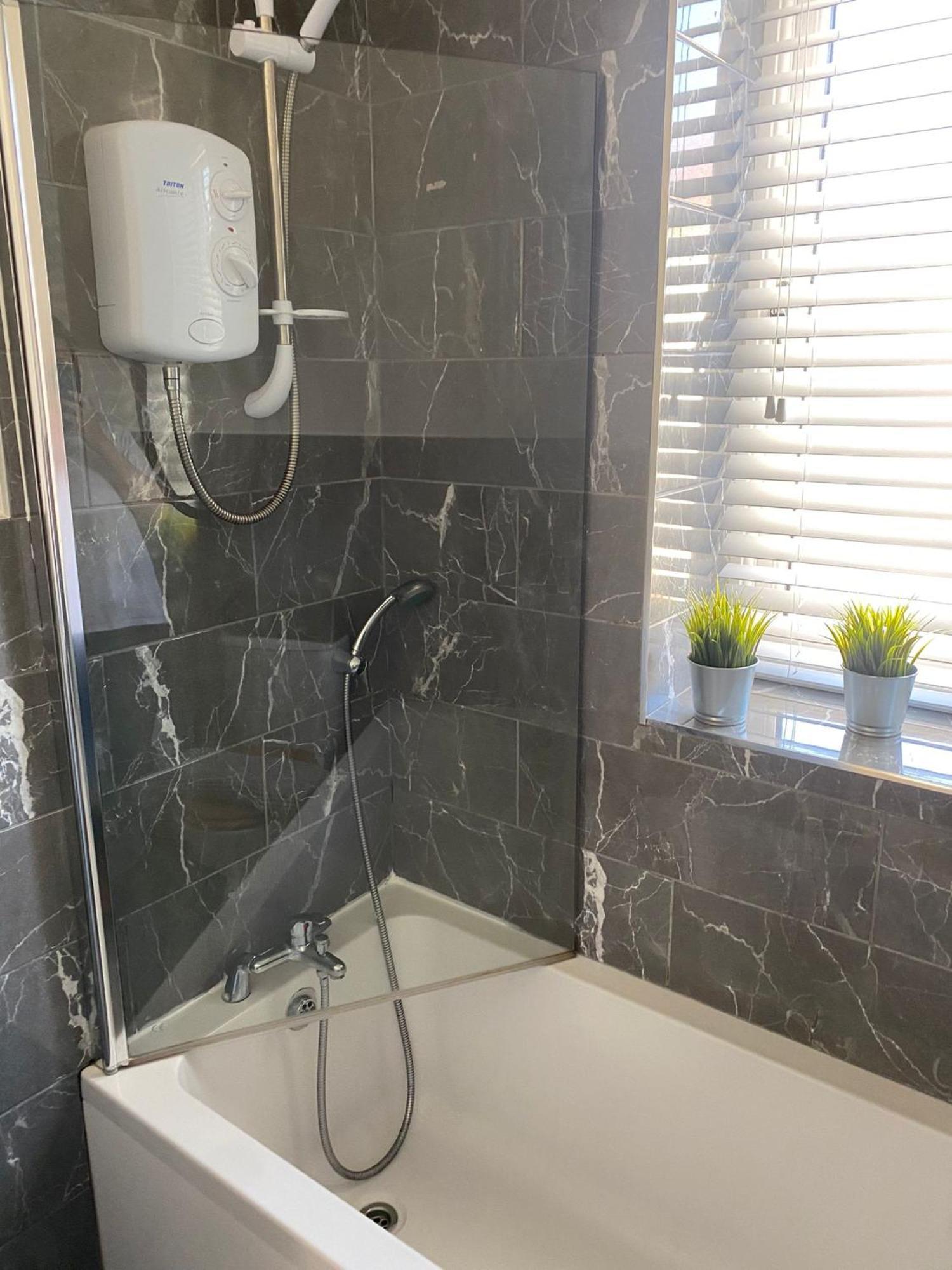 Spacious 2 Bedroom Apartment Liverpool